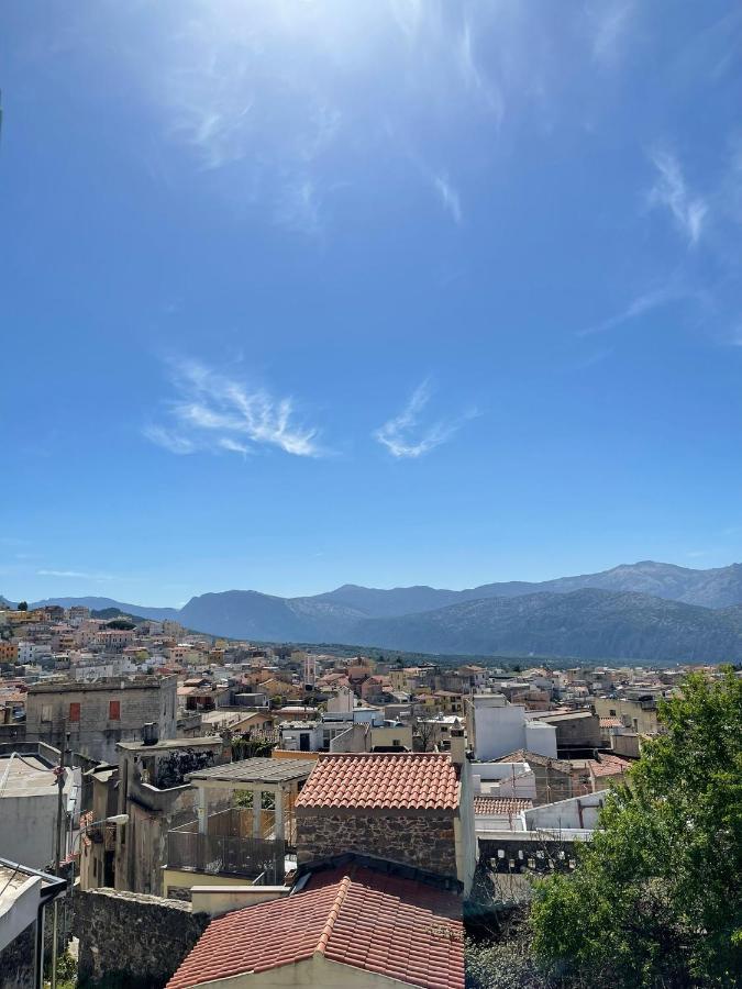 Casa Vacanze Sa Piazza Apartment Dorgali Bagian luar foto