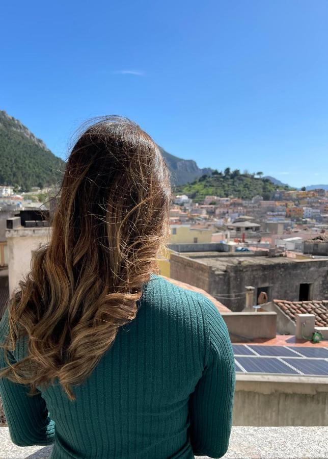 Casa Vacanze Sa Piazza Apartment Dorgali Bagian luar foto